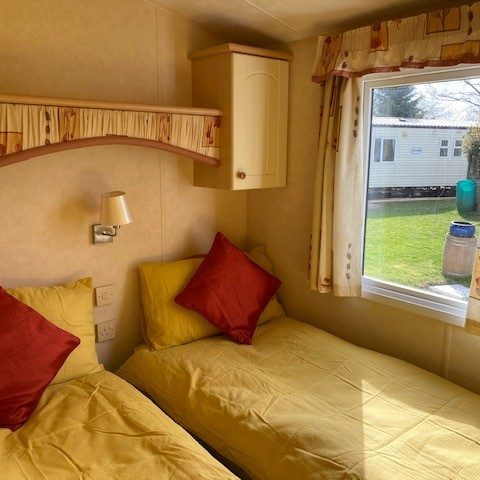 Caravan 1 Bedroom 2